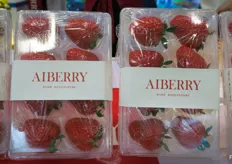AIBerry，新鲜的草莓 / AIBerry, fresh strawberries.